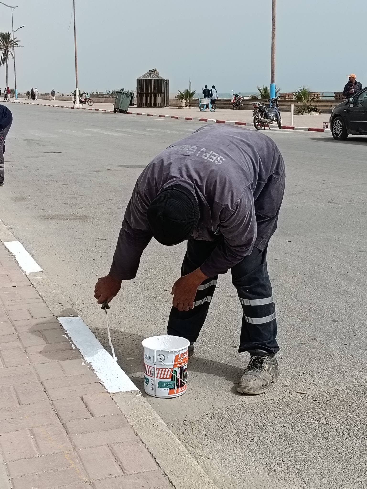 حملة تهيئة شاملة لكورنيش غنوش استعدادًا لموسم صيف 2026